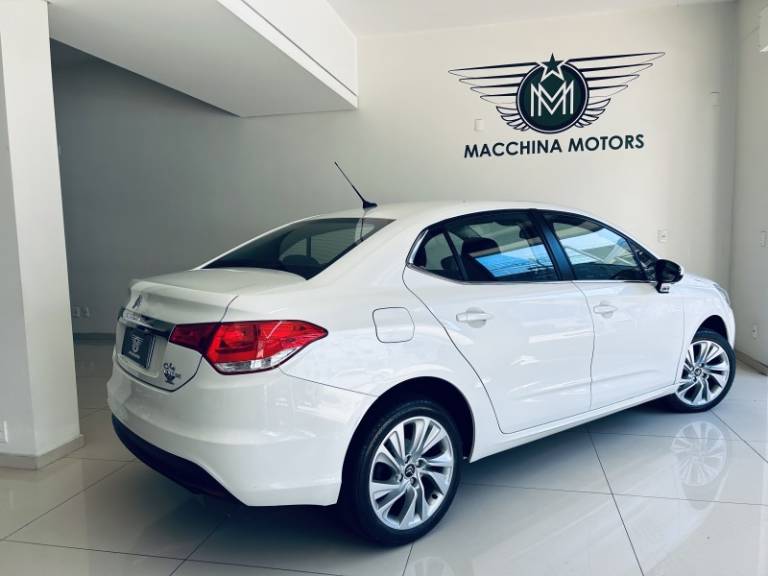 CITROËN - C4 LOUNGE - 2015/2016 - Branca - R$ 53.990,00