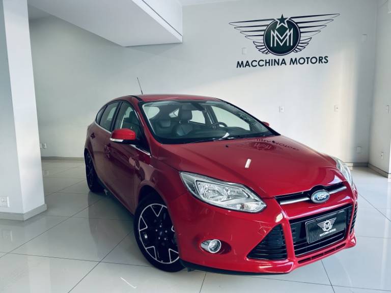 FORD - FOCUS - 2015/2015 - Vermelha - R$ 54.990,00