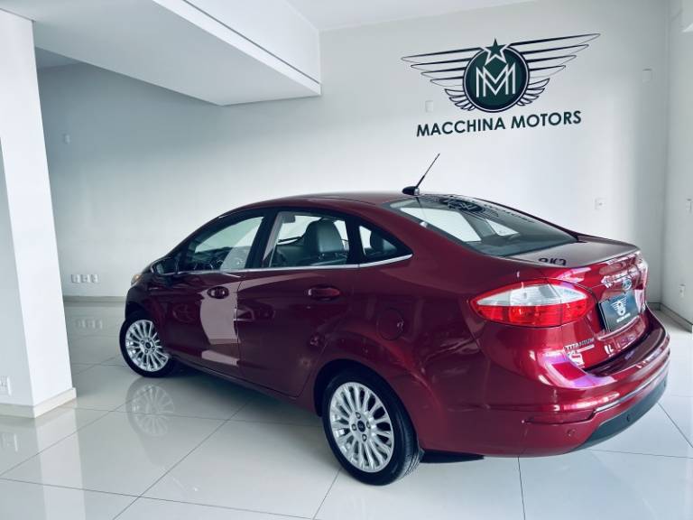 FORD - FIESTA - 2015/2015 - Vermelha - R$ 49.990,00