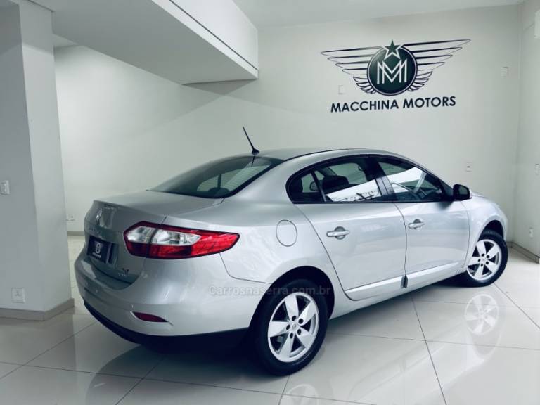 RENAULT - FLUENCE - 2012/2013 - Prata - R$ 39.990,00