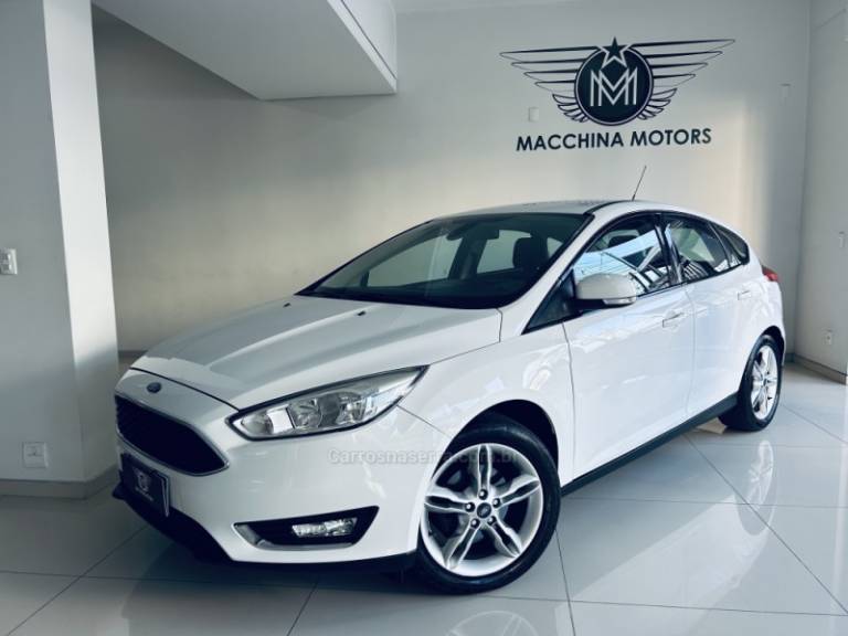 FORD - FOCUS - 2017/2018 - Branca - R$ 69.990,00