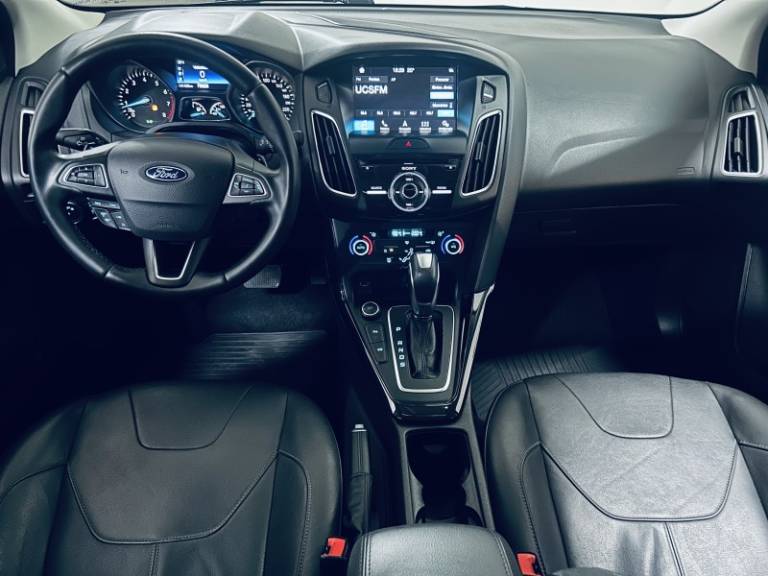 FORD - FOCUS - 2017/2018 - Cinza - R$ 76.990,00
