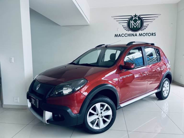 RENAULT - SANDERO - 2013/2014 - Vermelha - R$ 43.990,00