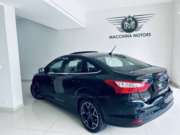 FORD - FOCUS - 2013/2014 - Preta - R$ 56.990,00