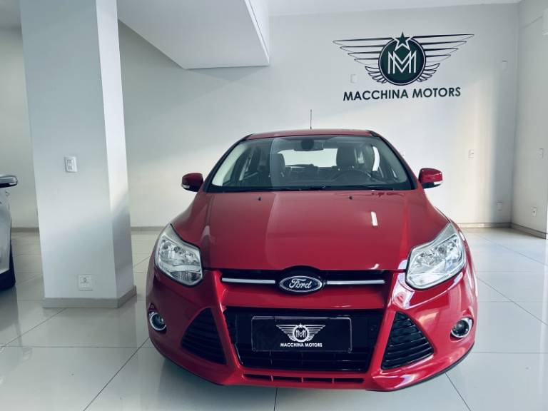 FORD - FOCUS - 2015/2015 - Vermelha - R$ 54.990,00