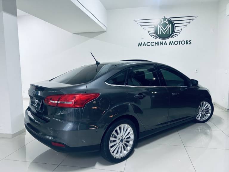 FORD - FOCUS - 2017/2018 - Cinza - R$ 76.990,00