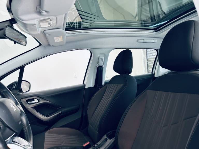 PEUGEOT - 2008 - 2018/2019 - Branca - R$ 67.990,00