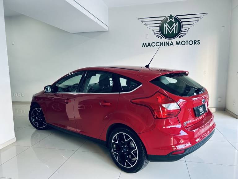 FORD - FOCUS - 2015/2015 - Vermelha - R$ 54.990,00