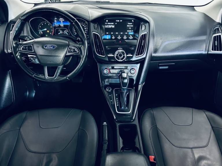 FORD - FOCUS - 2016/2017 - Branca - R$ 68.990,00