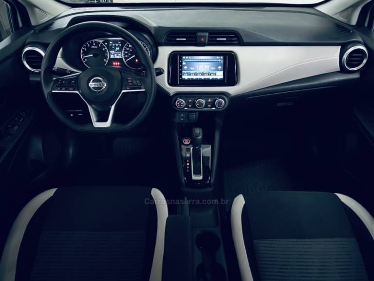 NISSAN - VERSA - 2021/2022 - Branca - R$ 75.990,00