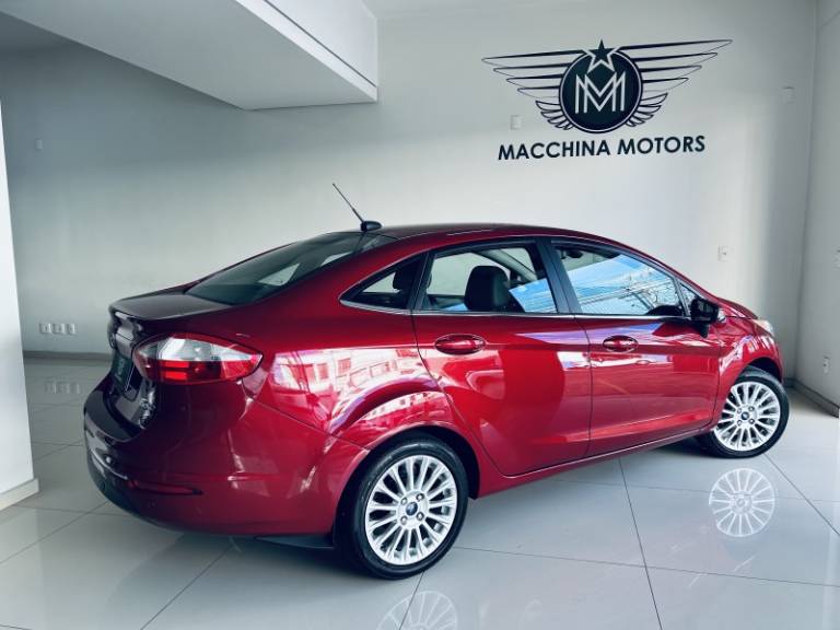 FORD - FIESTA - 2015/2015 - Vermelha - R$ 49.990,00