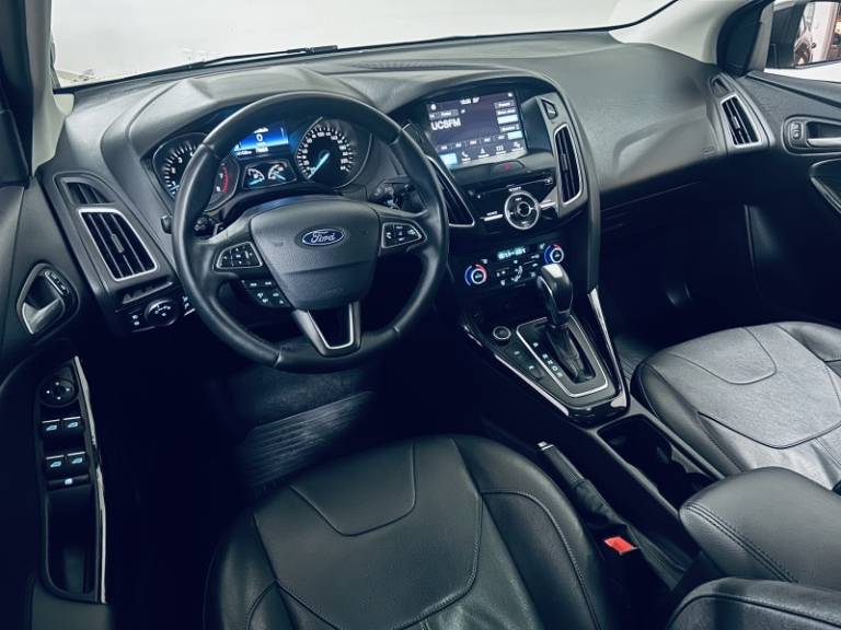 FORD - FOCUS - 2017/2018 - Cinza - R$ 76.990,00
