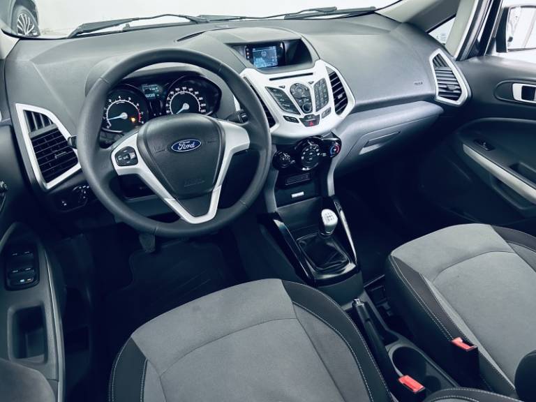 FORD - ECOSPORT - 2013/2014 - Preta - R$ 53.990,00