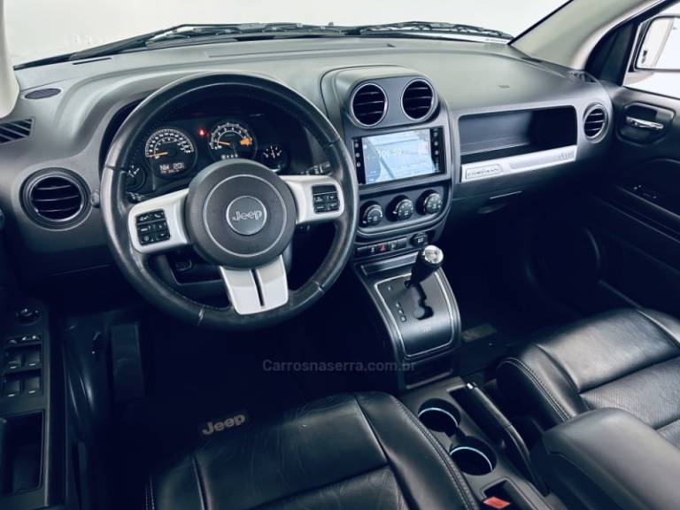 JEEP - COMPASS - 2013/2014 - Preta - R$ 55.990,00