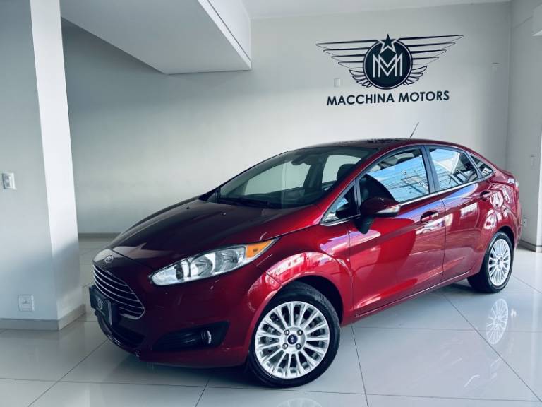 FORD - FIESTA - 2015/2015 - Vermelha - R$ 49.990,00