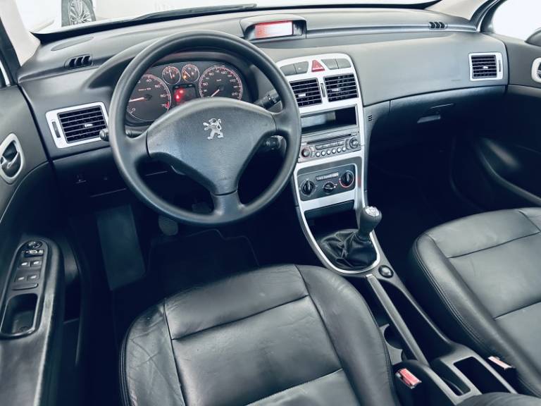 PEUGEOT - 307 - 2010/2011 - Branca - R$ 28.990,00