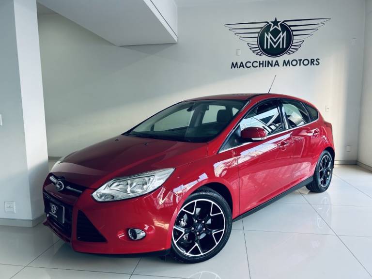 FORD - FOCUS - 2015/2015 - Vermelha - R$ 54.990,00