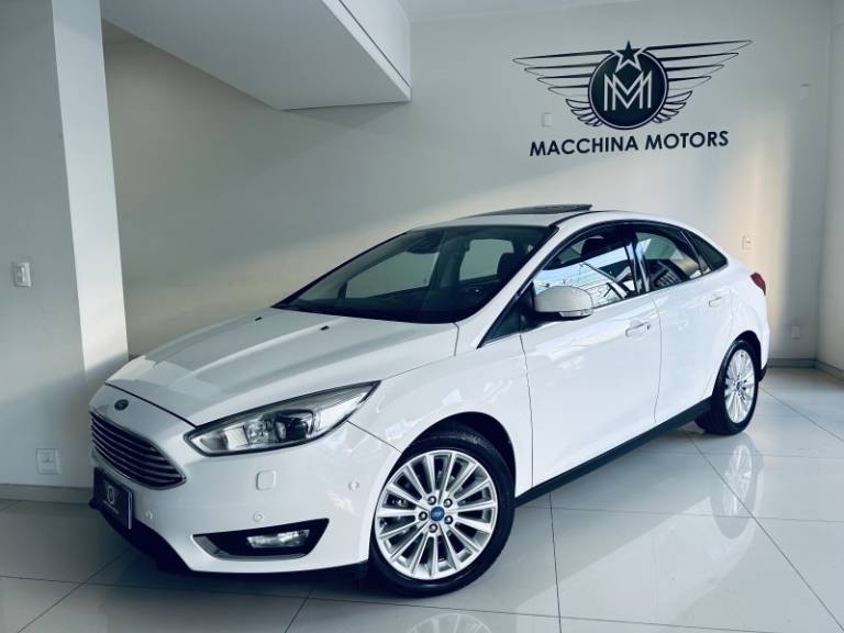 FORD - FOCUS - 2016/2017 - Branca - R$ 68.990,00