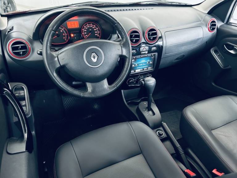 RENAULT - SANDERO - 2013/2014 - Vermelha - R$ 43.990,00