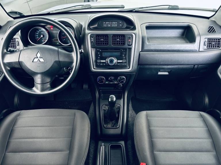 MITSUBISHI - PAJERO TR4 - 2013/2014 - Prata - R$ 58.990,00