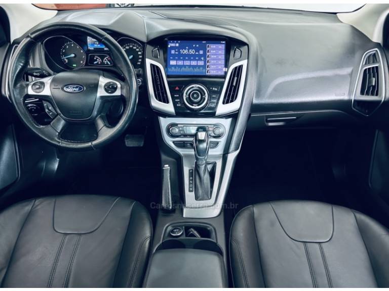 FORD - FOCUS - 2013/2014 - Preta - R$ 56.990,00