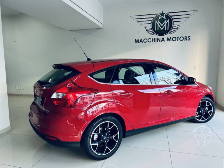 FORD - FOCUS - 2015/2015 - Vermelha - R$ 54.990,00