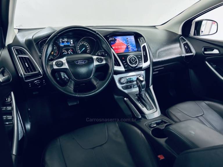 FORD - FOCUS - 2013/2014 - Preta - R$ 56.990,00