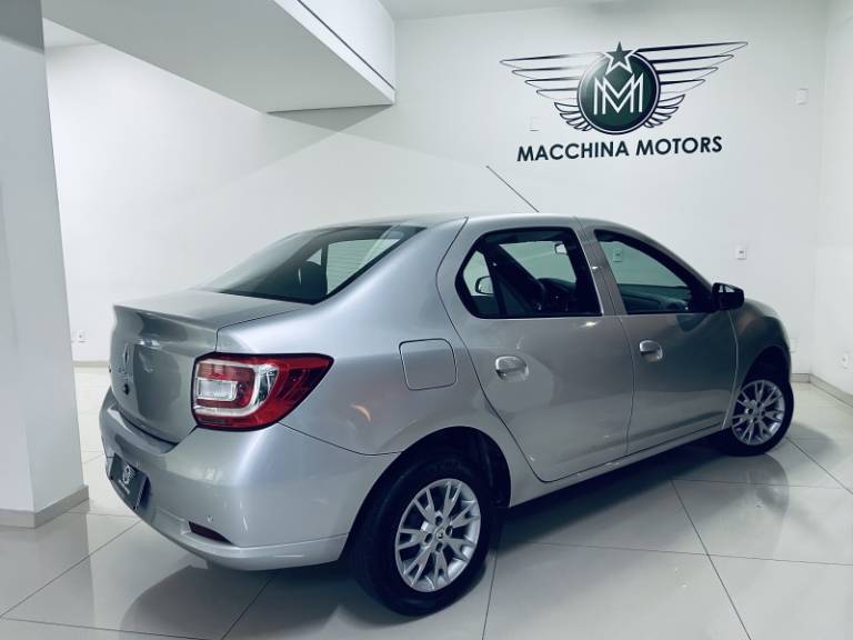 RENAULT - LOGAN - 2021/2022 - Prata - R$ 62.990,00
