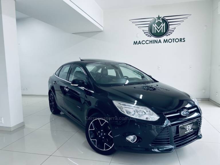 FORD - FOCUS - 2013/2014 - Preta - R$ 57.990,00