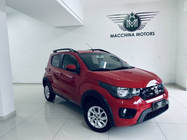 FIAT - MOBI - 2016/2017 - Vermelha - R$ 43.990,00