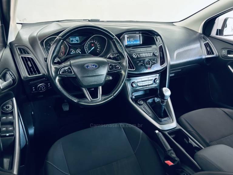 FORD - FOCUS - 2017/2018 - Branca - R$ 69.990,00