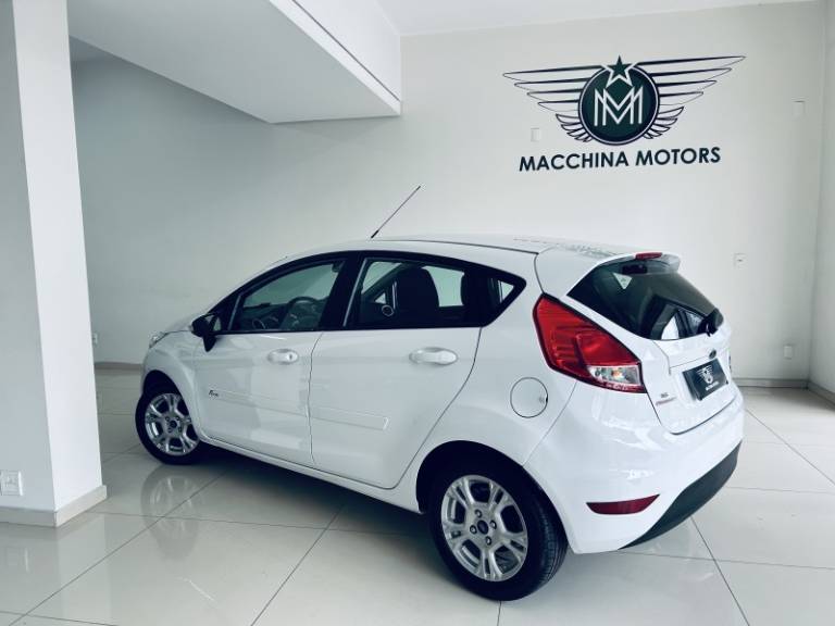FORD - FIESTA - 2015/2015 - Branca - R$ 41.990,00