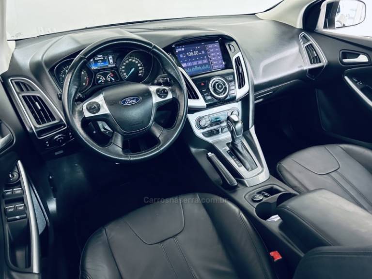 FORD - FOCUS - 2013/2014 - Preta - R$ 56.990,00