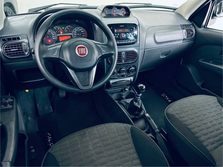 FIAT - PALIO - 2015/2016 - Prata - R$ 49.990,00