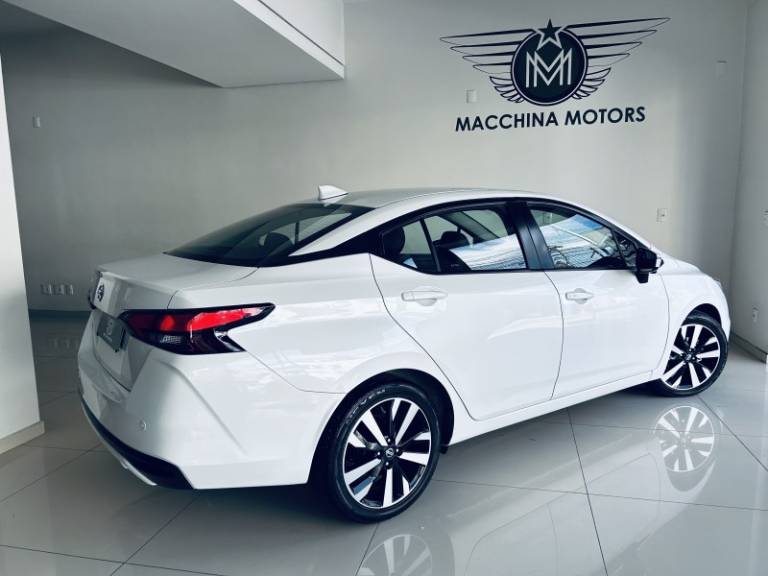 NISSAN - VERSA - 2021/2022 - Branca - R$ 88.990,00
