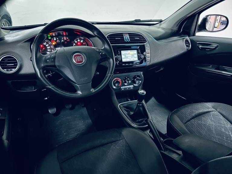 FIAT - BRAVO - 2015/2016 - Branca - R$ 46.990,00