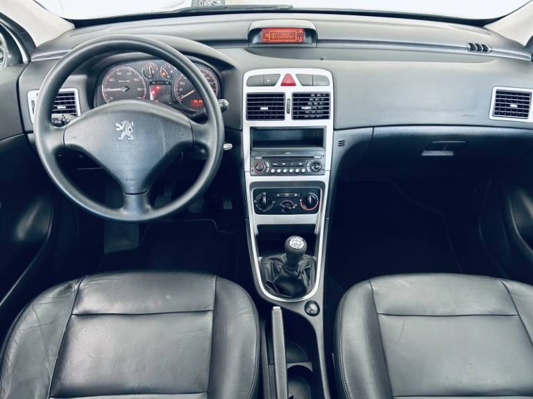 PEUGEOT - 307 - 2010/2011 - Branca - R$ 28.990,00