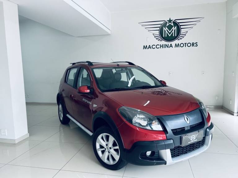 RENAULT - SANDERO - 2013/2014 - Vermelha - R$ 43.990,00