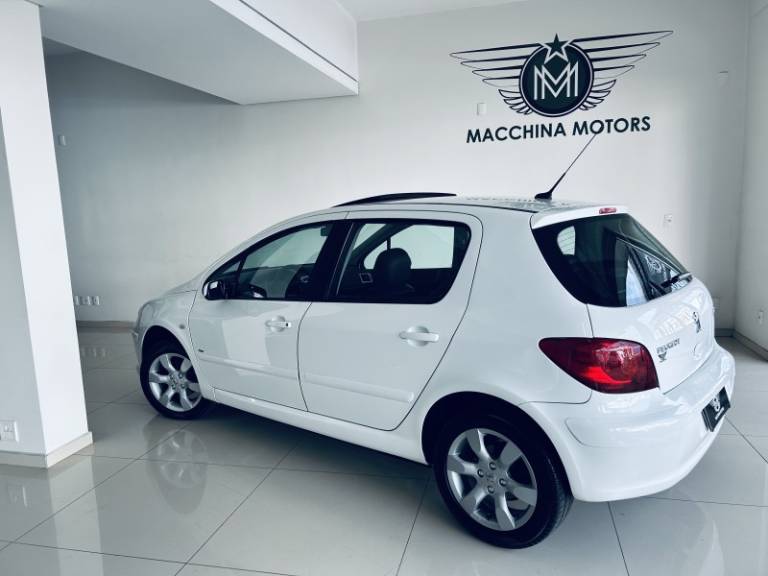 PEUGEOT - 307 - 2010/2011 - Branca - R$ 28.990,00