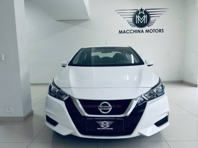 NISSAN - VERSA - 2021/2022 - Branca - R$ 75.990,00