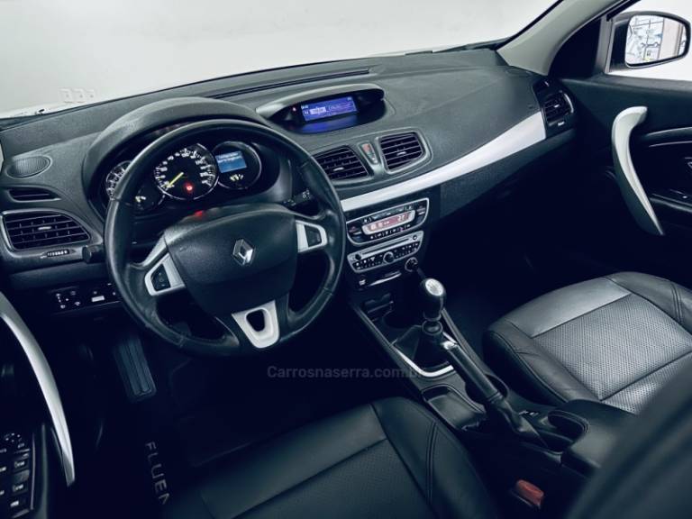 RENAULT - FLUENCE - 2012/2013 - Prata - R$ 39.990,00