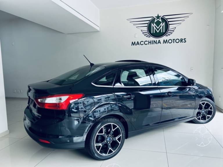 FORD - FOCUS - 2013/2014 - Preta - R$ 56.990,00