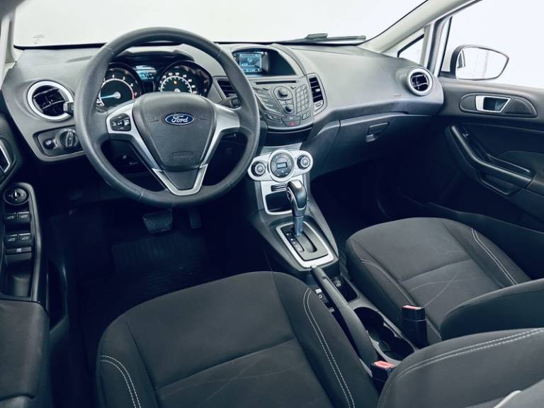FORD - FIESTA - 2015/2015 - Branca - R$ 41.990,00