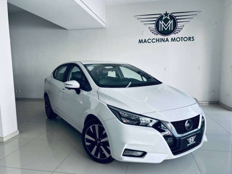 NISSAN - VERSA - 2021/2022 - Branca - R$ 88.990,00