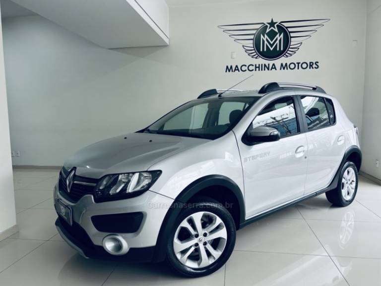 RENAULT - SANDERO - 2017/2018 - Prata - R$ 54.990,00