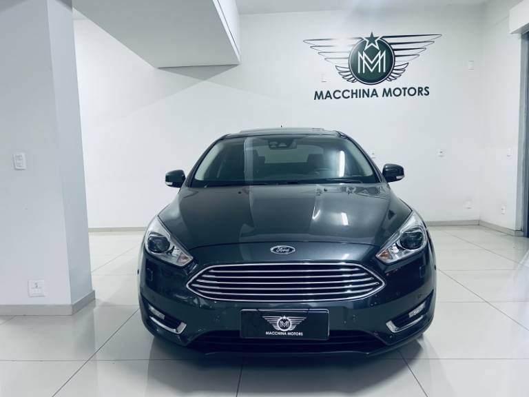 FORD - FOCUS - 2017/2018 - Cinza - R$ 76.990,00