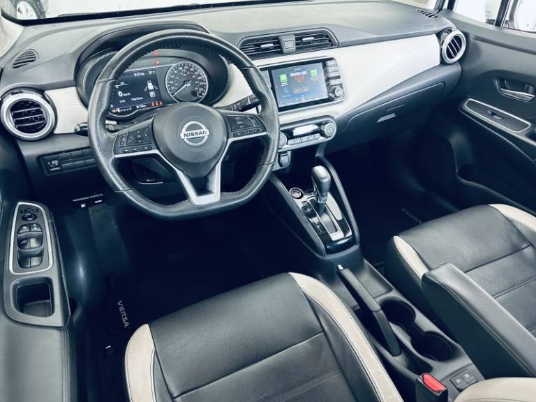 NISSAN - VERSA - 2021/2022 - Branca - R$ 88.990,00