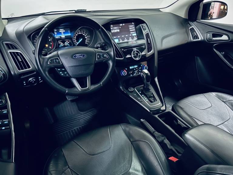 FORD - FOCUS - 2018/2019 - Preta - R$ 75.990,00