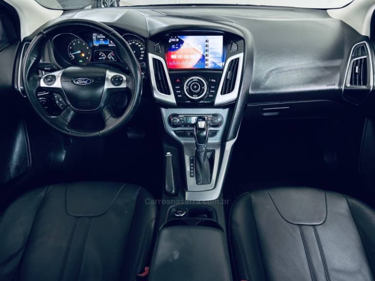 FORD - FOCUS - 2013/2014 - Preta - R$ 56.990,00
