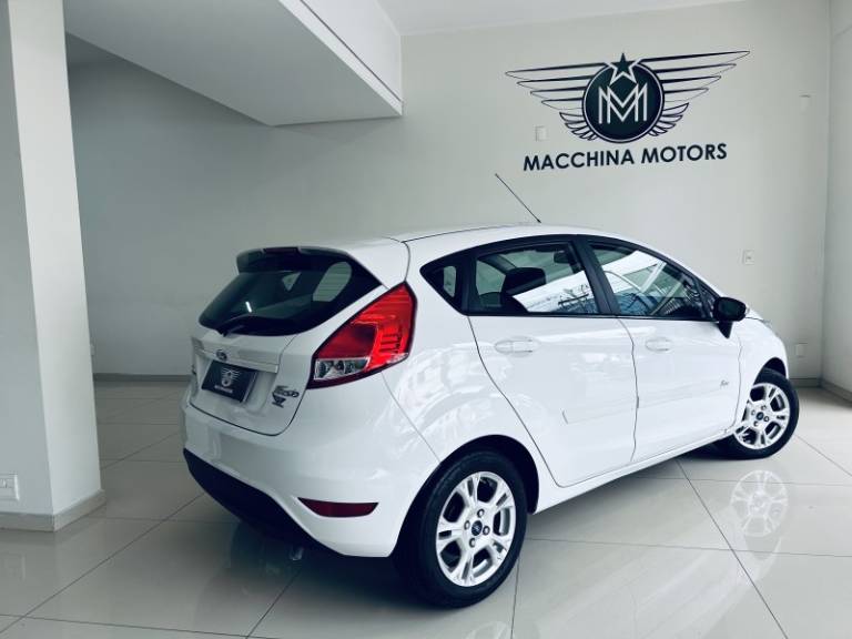 FORD - FIESTA - 2015/2015 - Branca - R$ 41.990,00